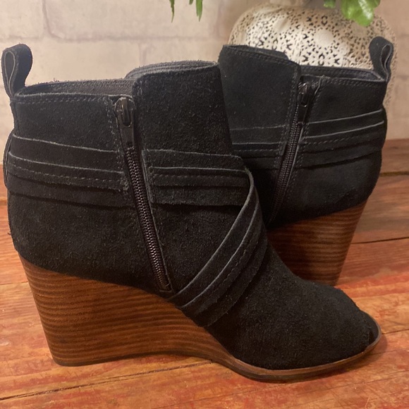 NWOB Lucky Brand Wedge Bootie with Peep Toe Size 9 - Picture 6 of 8